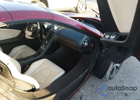 2015 Mclaren 650S z USA, uszkodzony, nr VIN SBM11FAA2FW004592